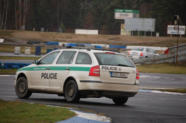 Kurz bezpečné jízdy na autodromu v Sosnové