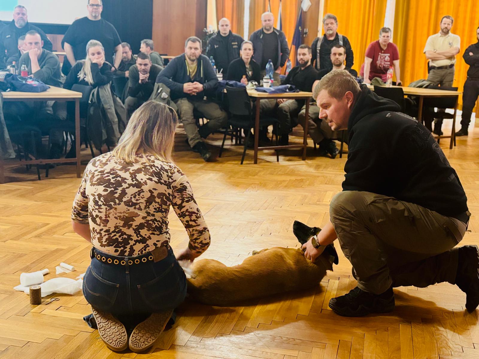 Kurz první pomoci policejním psům