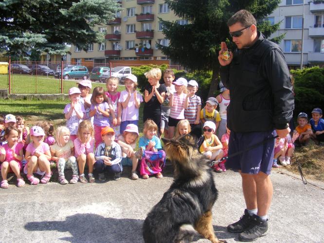 Kynologové navštívili mateřské školy.JPG