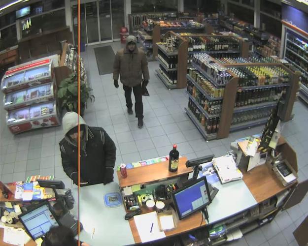 Lupiči na čerpací stanici