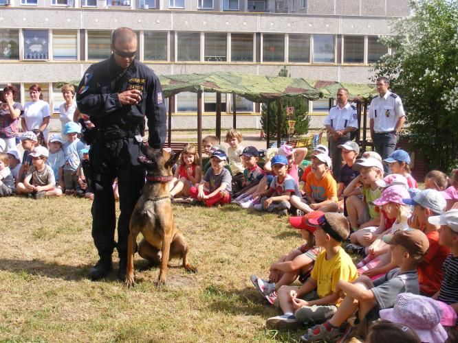 MŠ Slaný, Na Dolíkách - poslušnost služebního psa