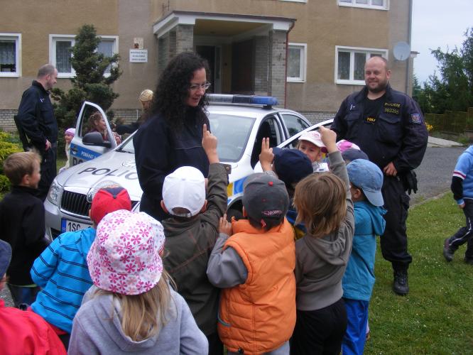 MŠ Velká Dobrá - předání preventivních předmětů