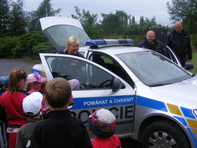 MŠ Velká Dobrá - prohlídka služebního vozidla