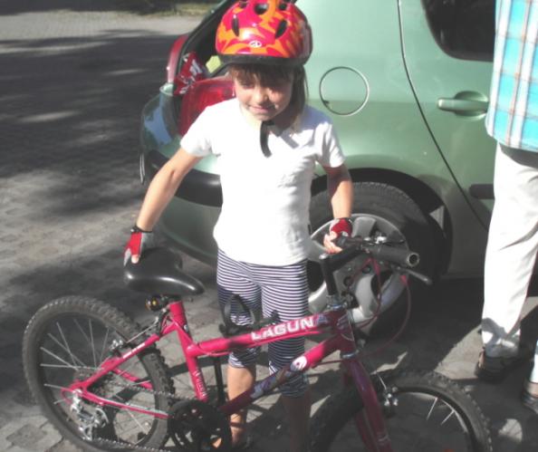 Malá cyklistka