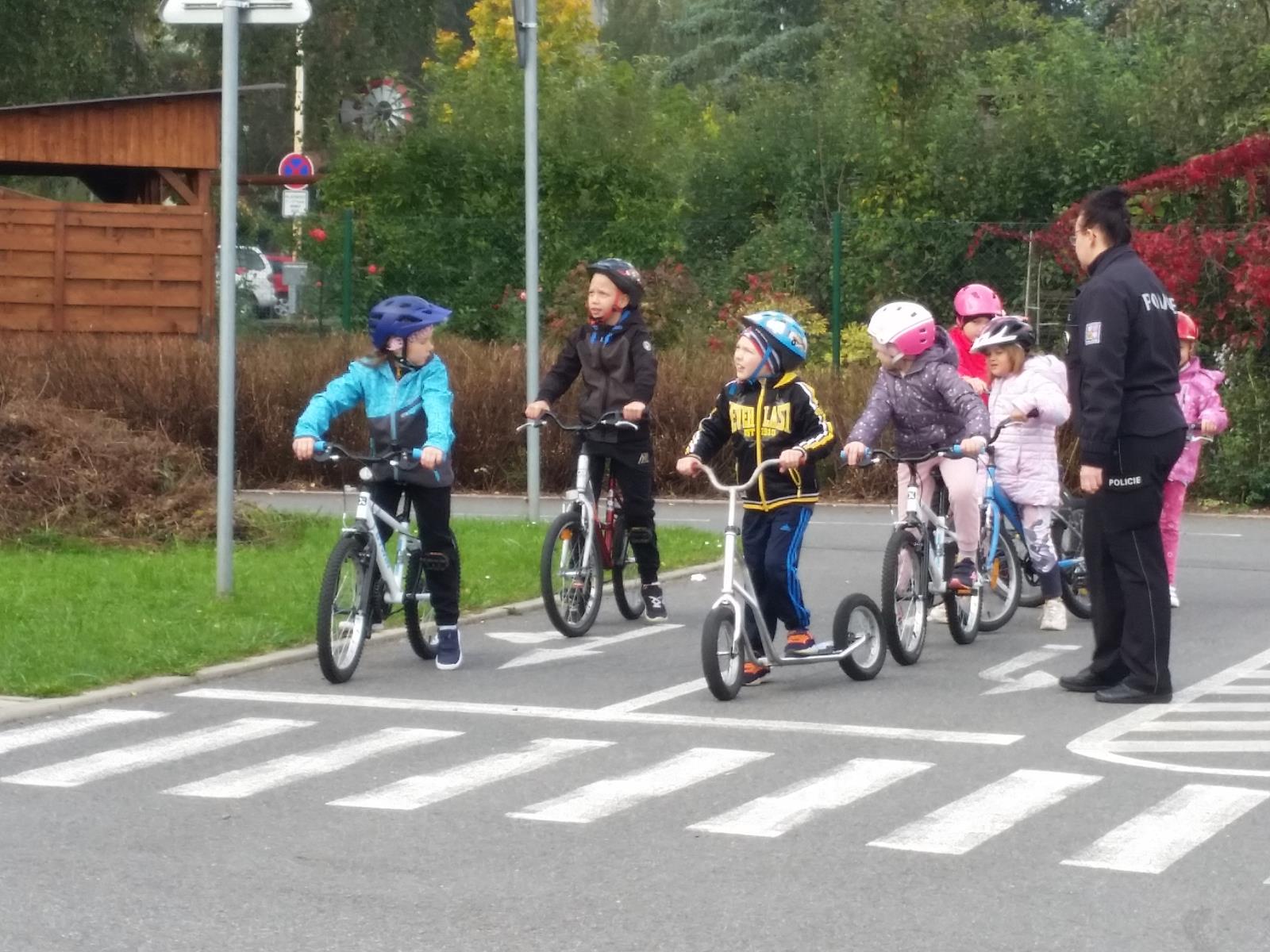 Malí cyklisté na dopravním hřišti