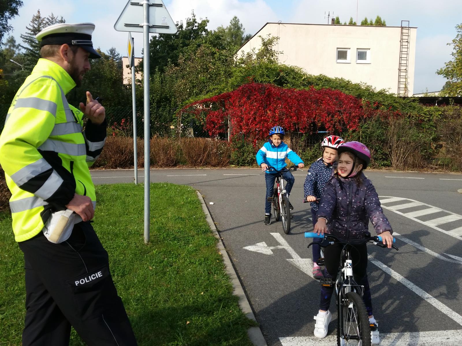 Malí cyklisté na dopravním hřišti