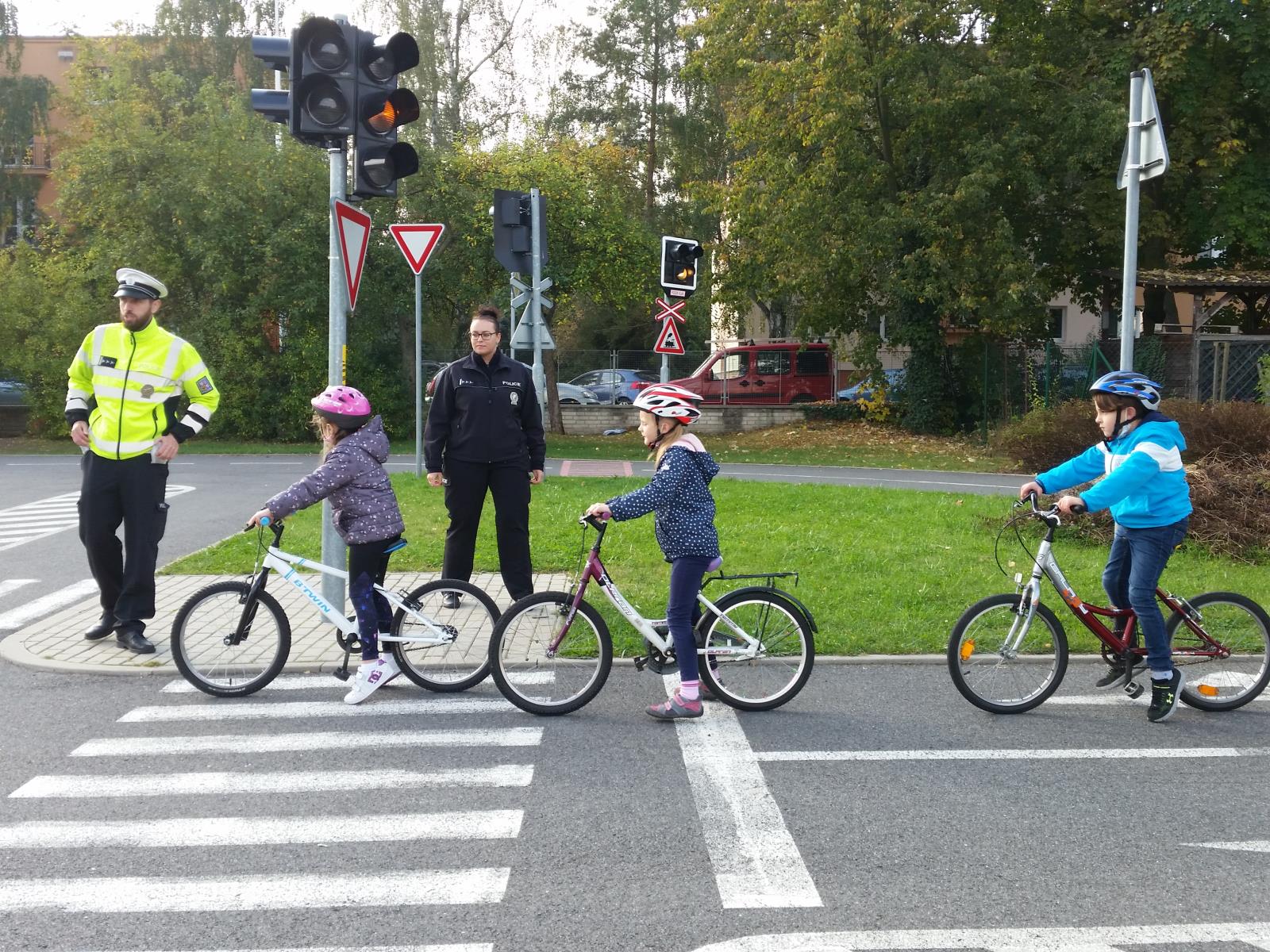 Malí cyklisté na dopravním hřišti