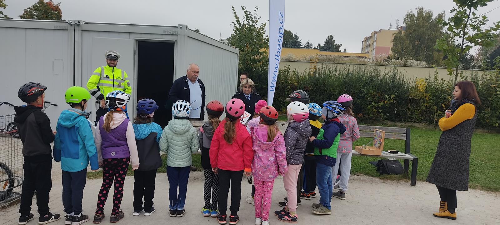 Malí cyklisté na dopravním hřišti