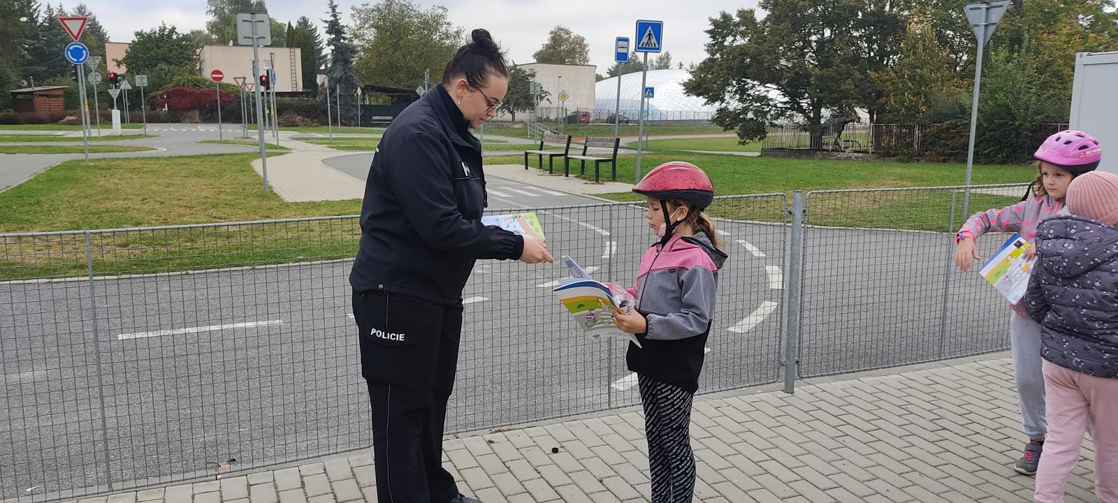 Malí cyklisté na dopravním hřišti