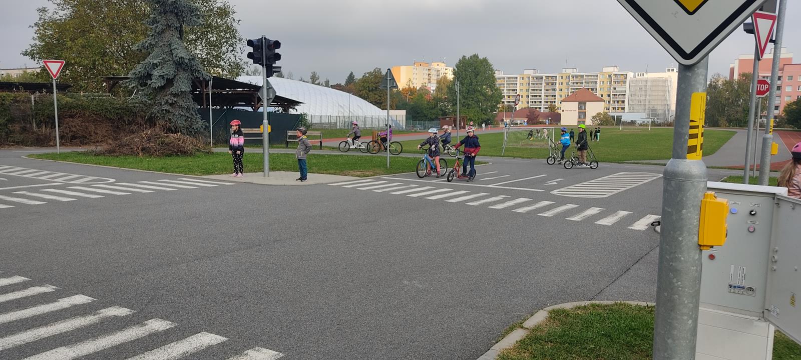 Malí cyklisté na dopravním hřišti