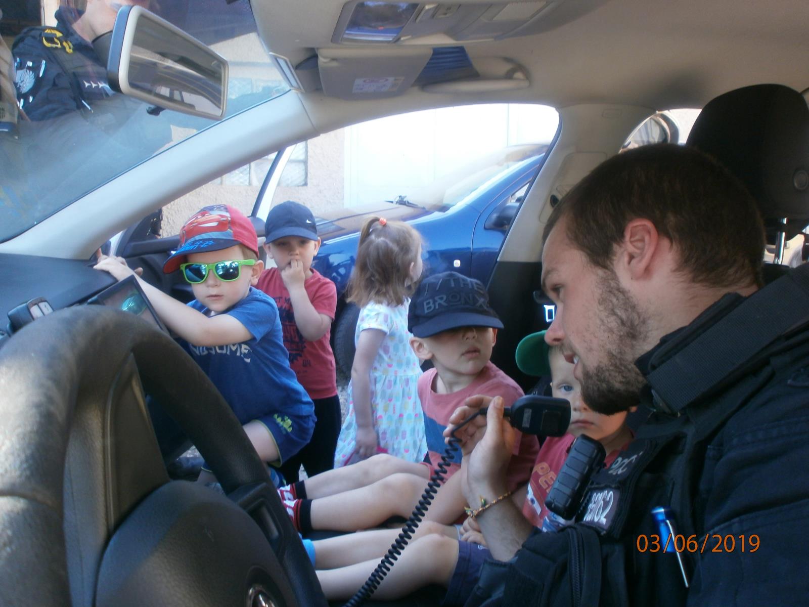 Malí návštěvníci na policii