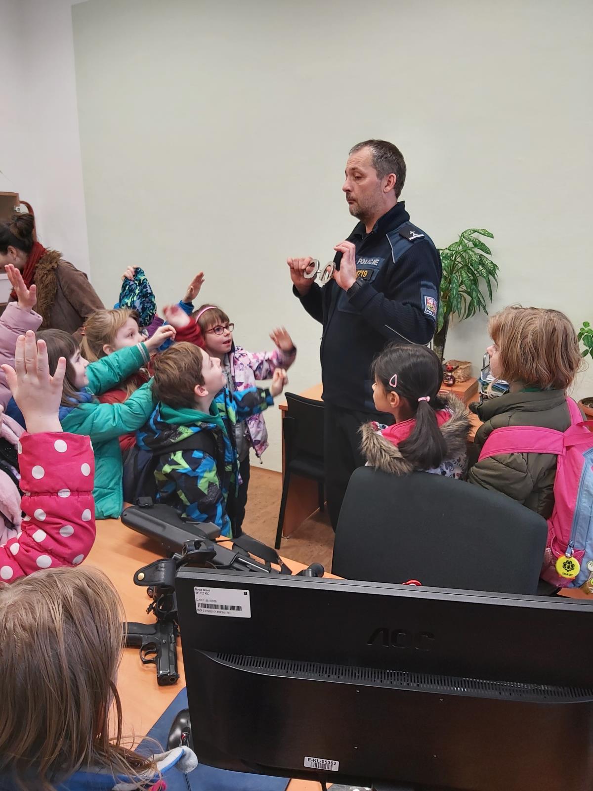 Malí návštěvníci zavítali na policii
