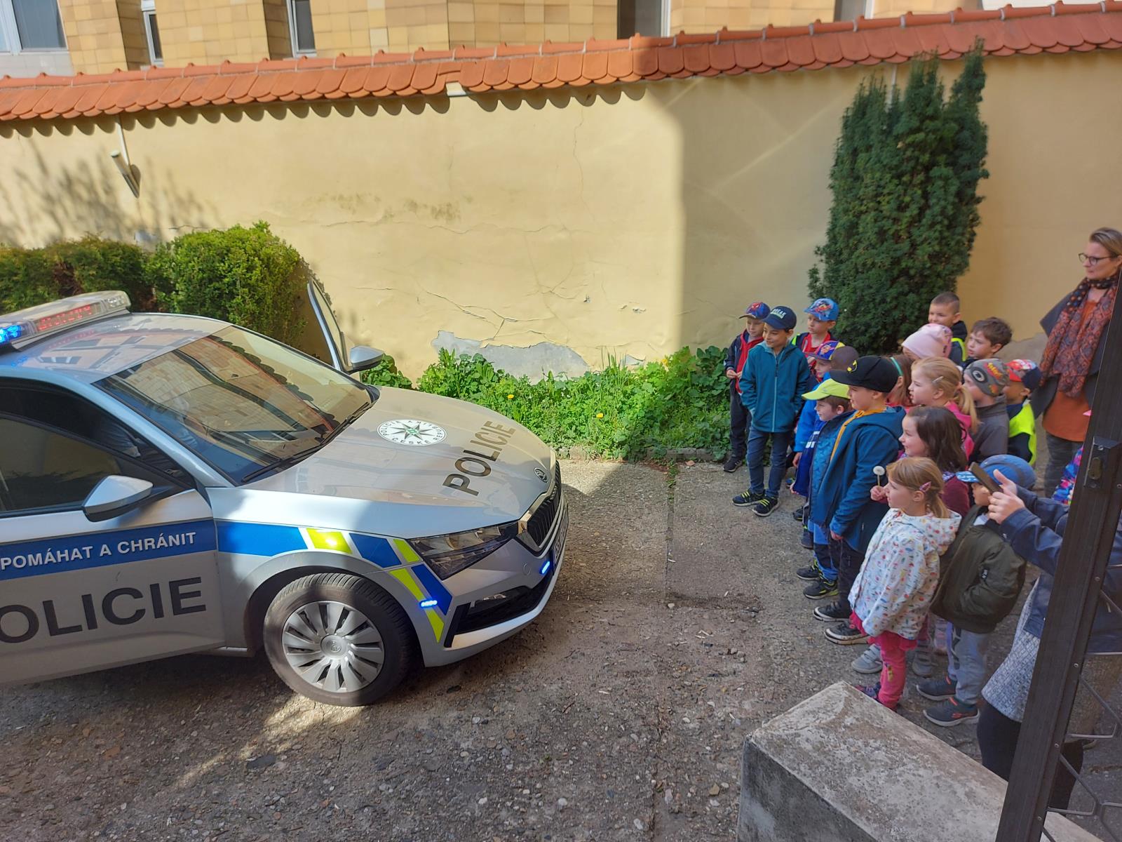 Malí školáci navštívili policejní služebnu ve Slaném