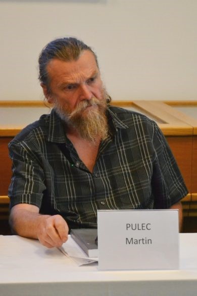 Mgr. Martin Pulec při prezentaci příspěvku na mezinárodní konferenci.jpg