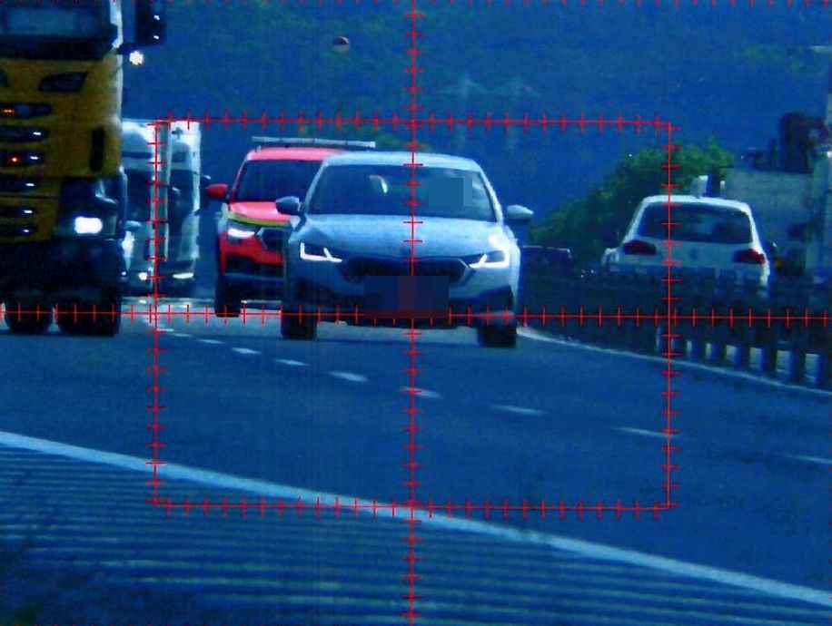 Mimo obec jel 142 km/h.