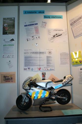 Minibike v barvách Policie ČR.JPG