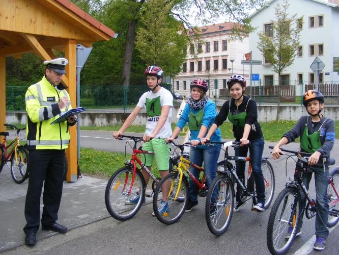 Mladí cyklisté soutěžili  v oblastním kole.JPG