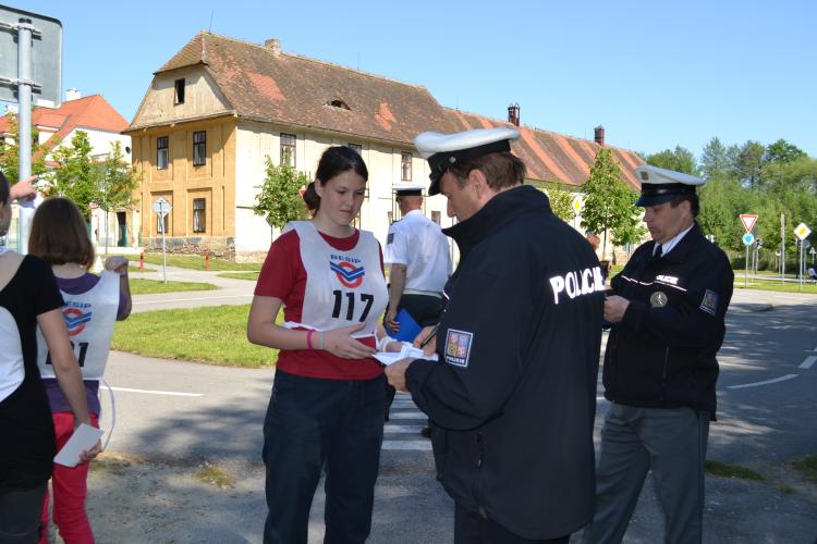 Mladí cyklisté soutěžili v okresním kole.JPG