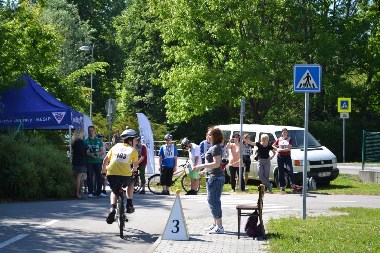 Mladí cyklisté soutěžili v okresním kole.JPG