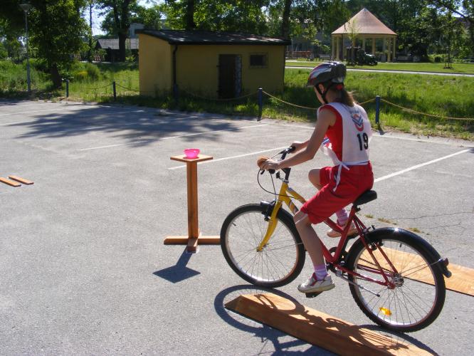 Mladí cyklisté soutěžili v okresním kole.JPG
