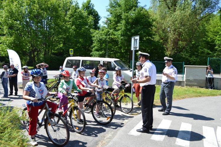Mladí cyklisté soutěžili v okresním kole.JPG