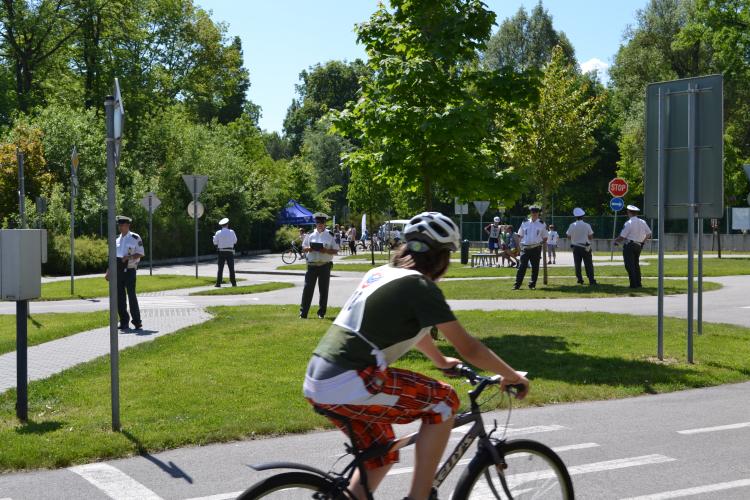 Mladí cyklisté soutěžili v okresním kole.JPG