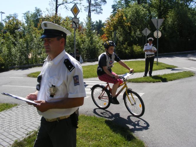 Mladí cyklisté soutěžili v okresním kole.JPG