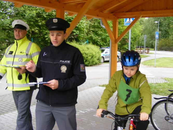 Mladí cyklisté z Třeboně soutěžili v oblastním kole.JPG