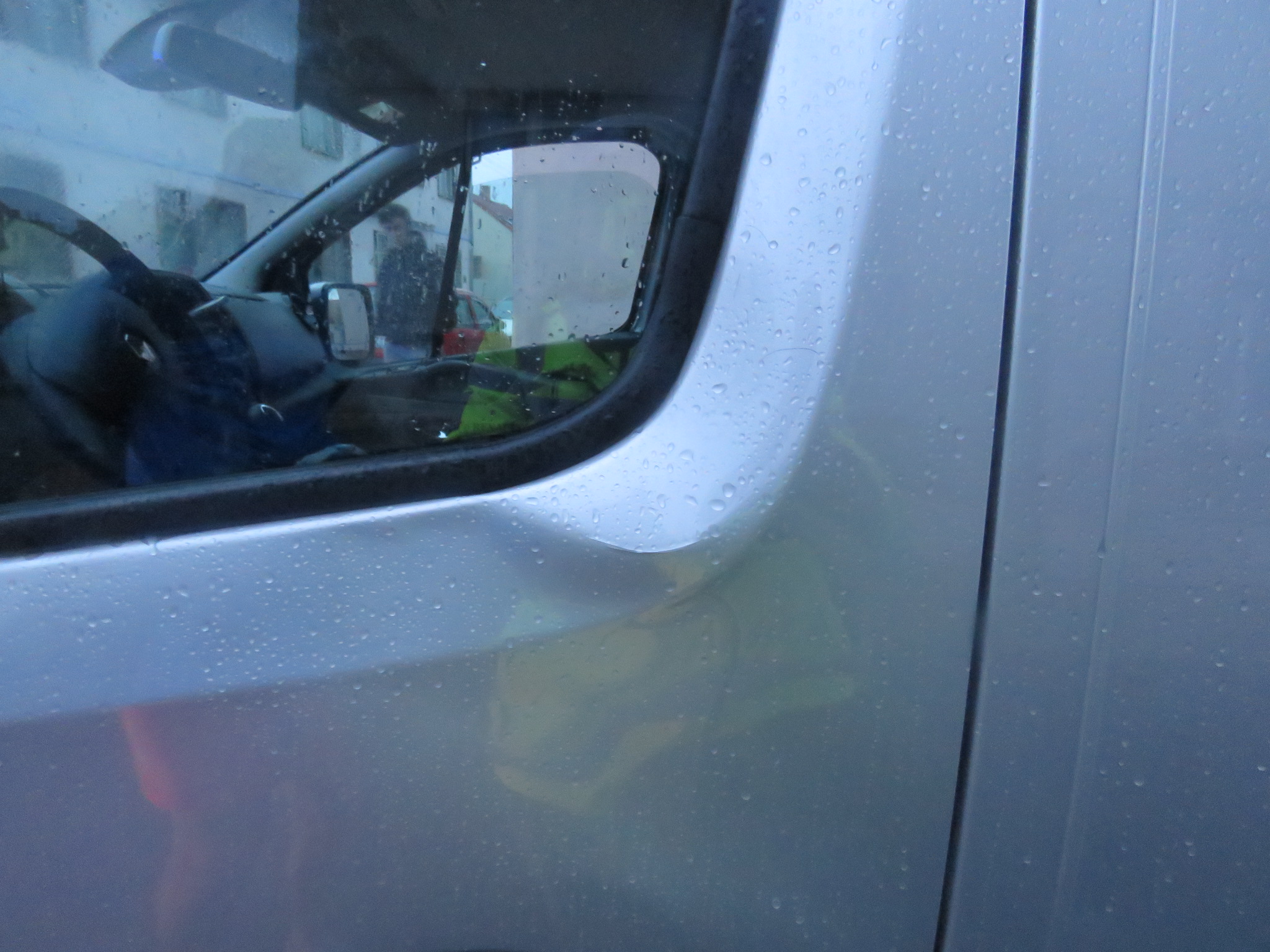 Mladík na koloběžce způsobil dopravní nehodu