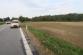 Motocykl skončil po střetu s osobním vozidlem daleko mimo komunikaci