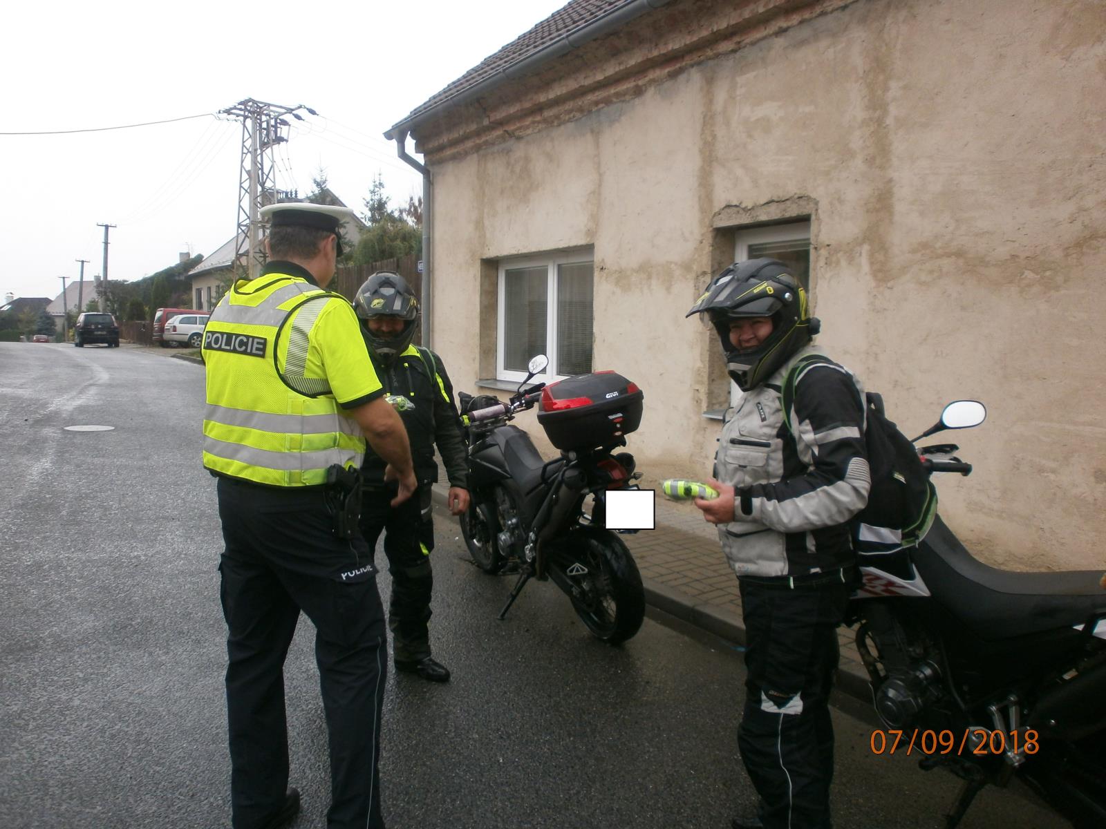 Motocyklisté pod policejním dohledem