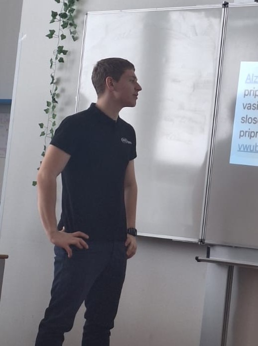 Mysli, než klikneš