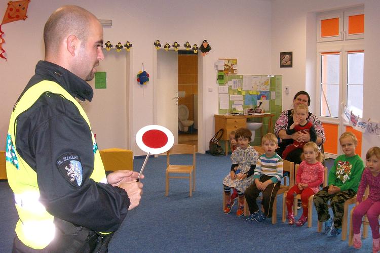 Na co je lízátko nebo-li plácačka? Zastavují se jím auta.
