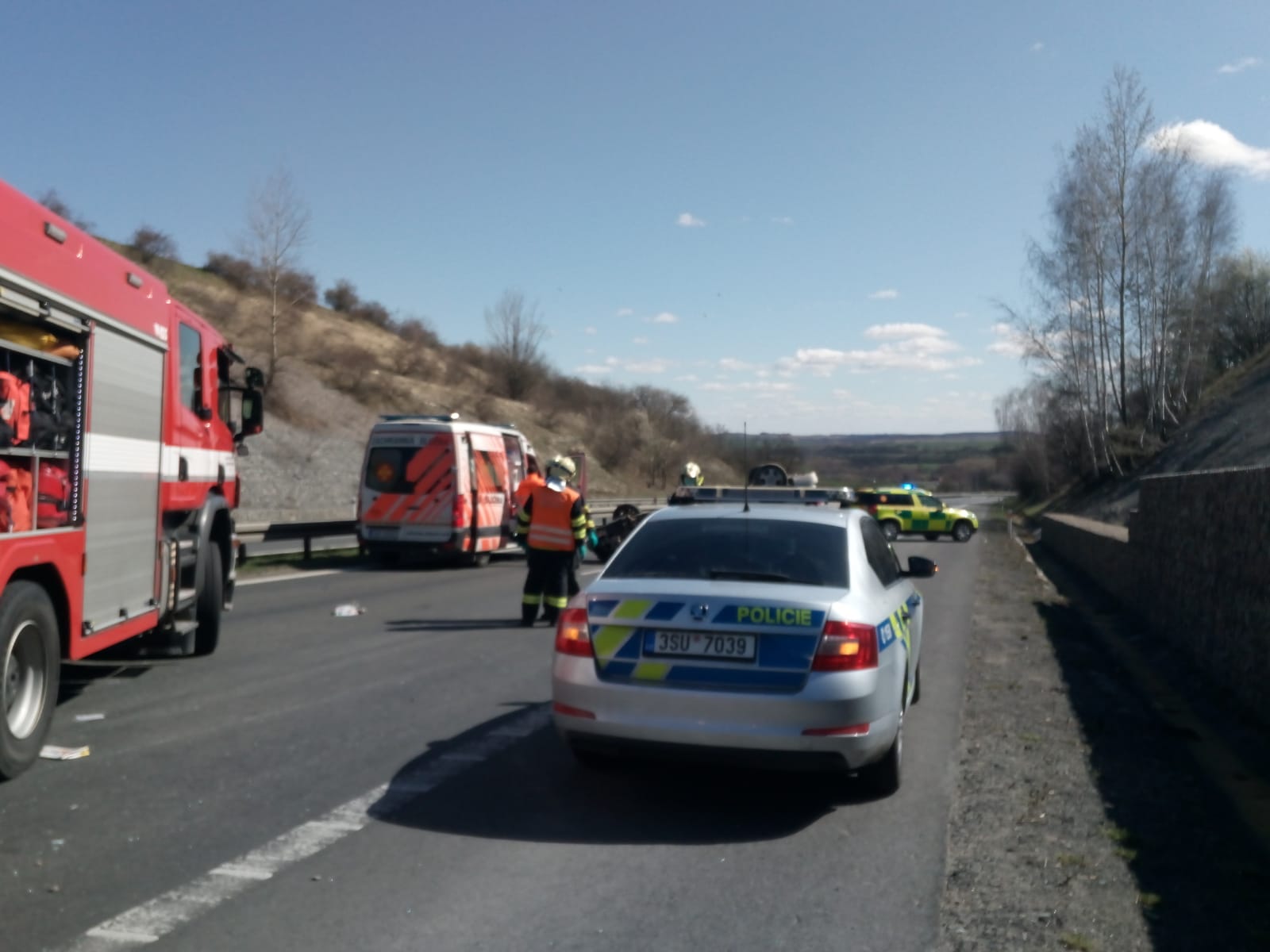 Na dálnici D7 havarovalo osobní vozidlo
