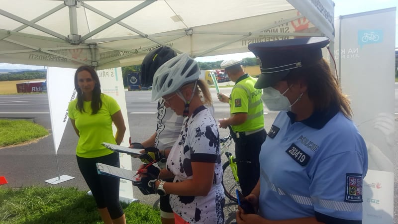 Na kolo jen s přilbou na Lounsku