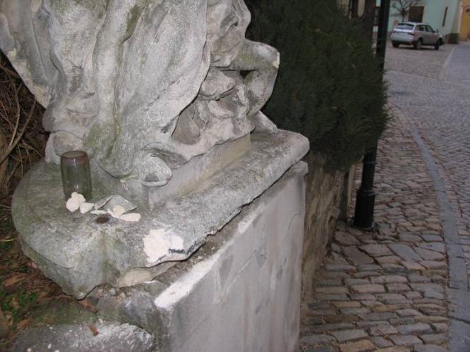 Nacouval do sochy (2)