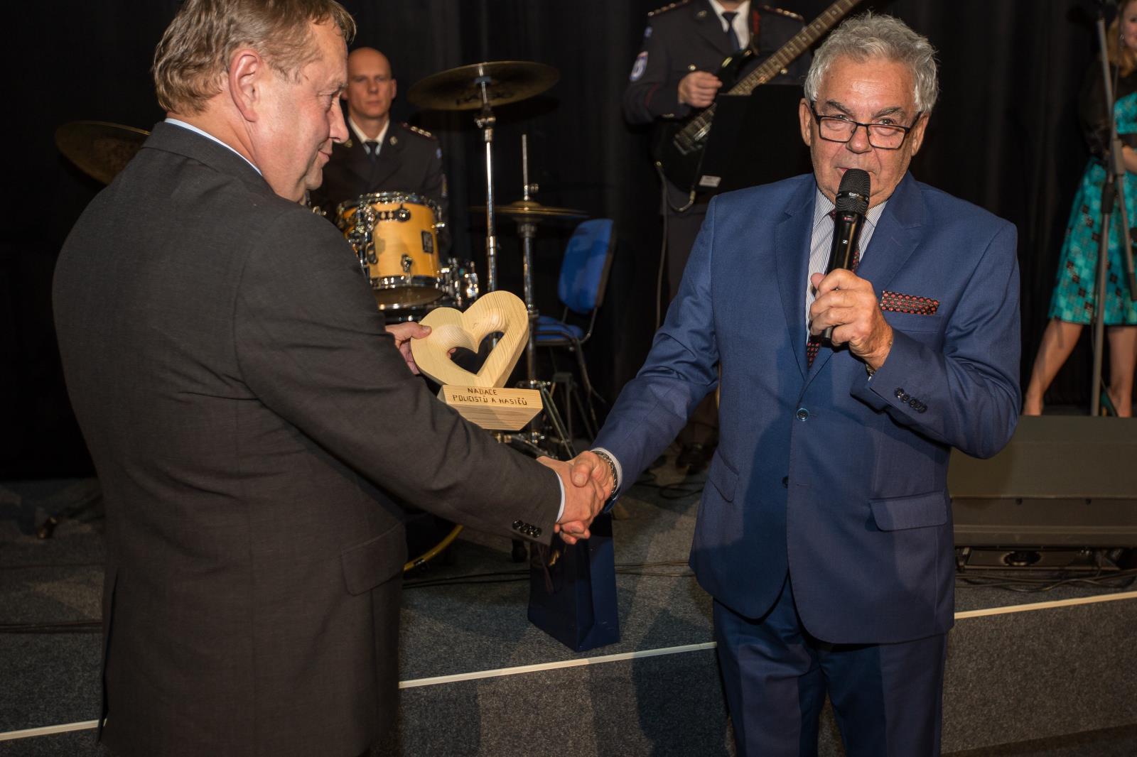 Nadace policistů a hasičů