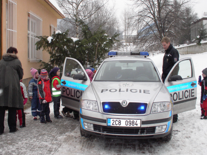 Návštěva dětí MŠ Skalka na policejním oddělení 3.bmp