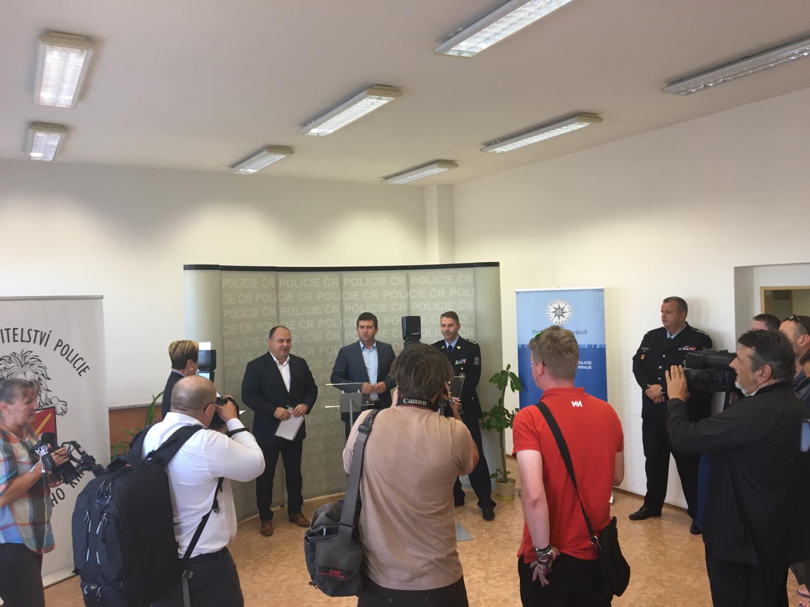 Návštěva ministra v HK 23.8.2018 - obvodní oddělení tisková konference