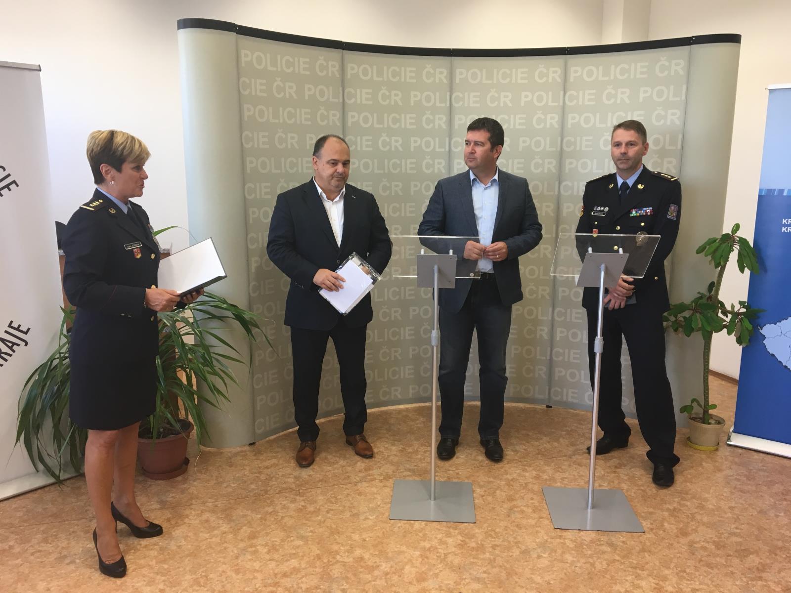 Návštěva ministra v HK 23.8.2018 - obvodní oddělení tisková konference