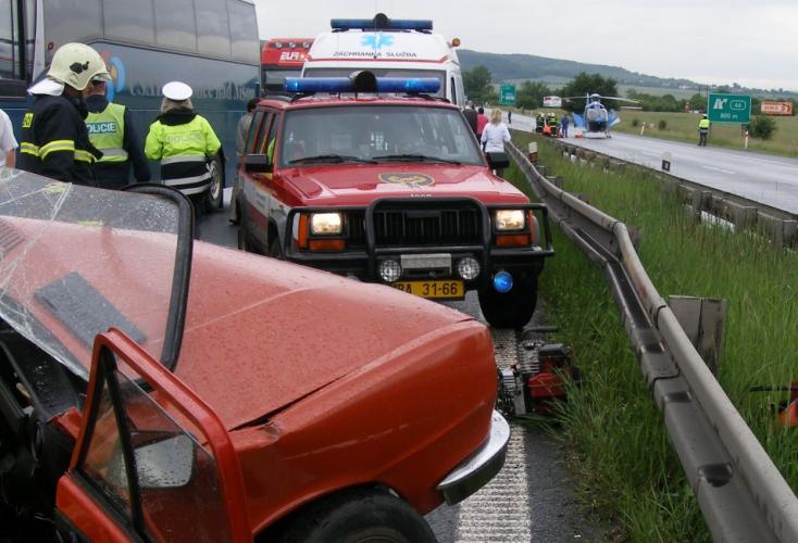 Nehoda zablokovala na hodinu veškerý provoz