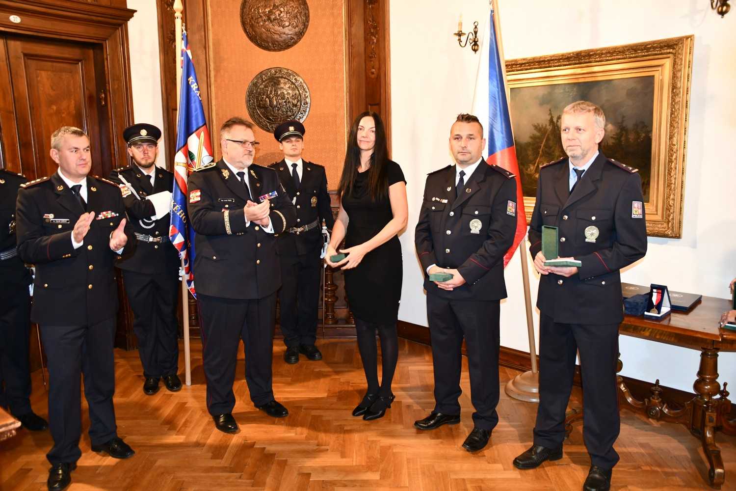 Ocenění policisté.jpg