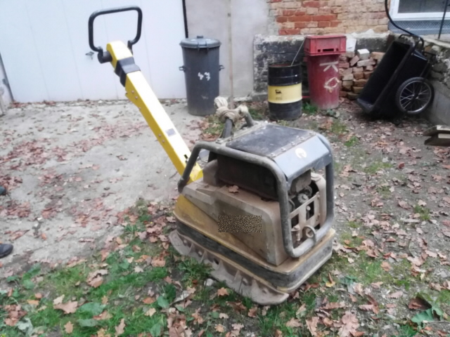 Odcizená vibrační deska