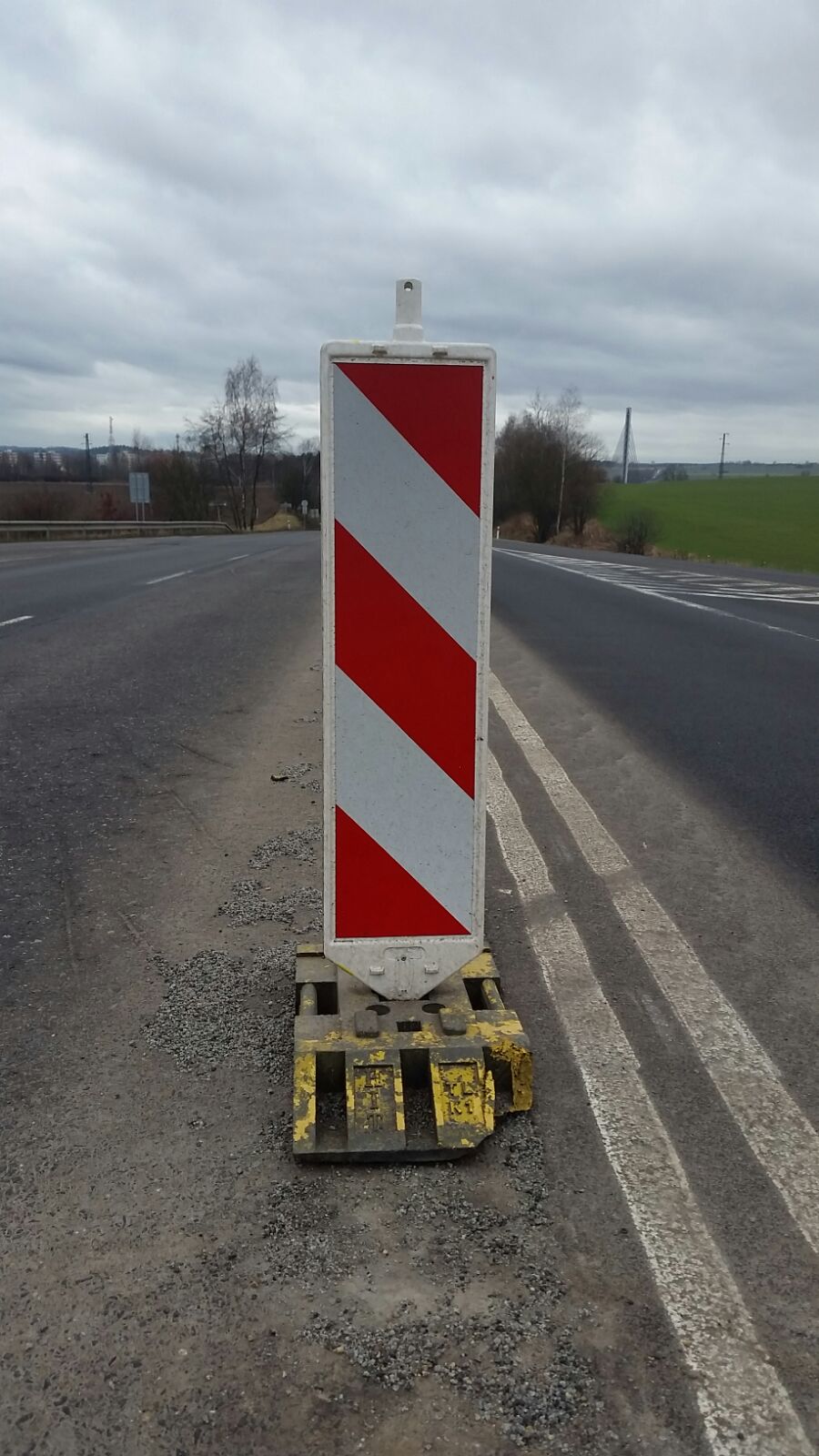 Odcizené dopravní značení - obchvat Tábora - 03.jpg