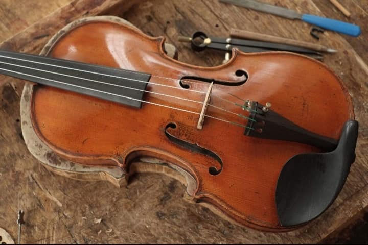 Odcizené housle.jpg