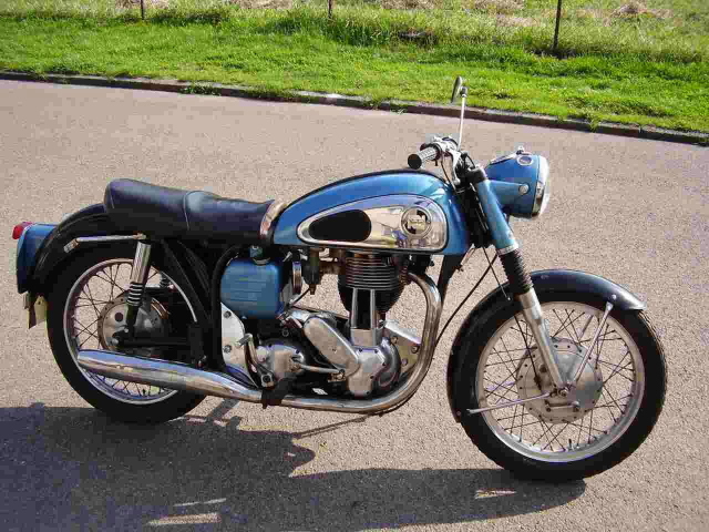 Odcizený motocykl značky Norton