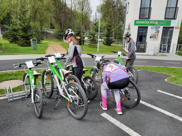 Okresní kolo dopravní soutěže Mladý cyklista KV 2022
