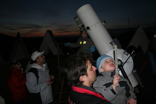 Otevřena byla i hvězdárna.jpg