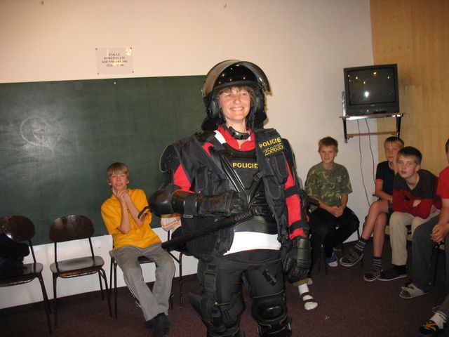 Paní učitelka ve výzbroji