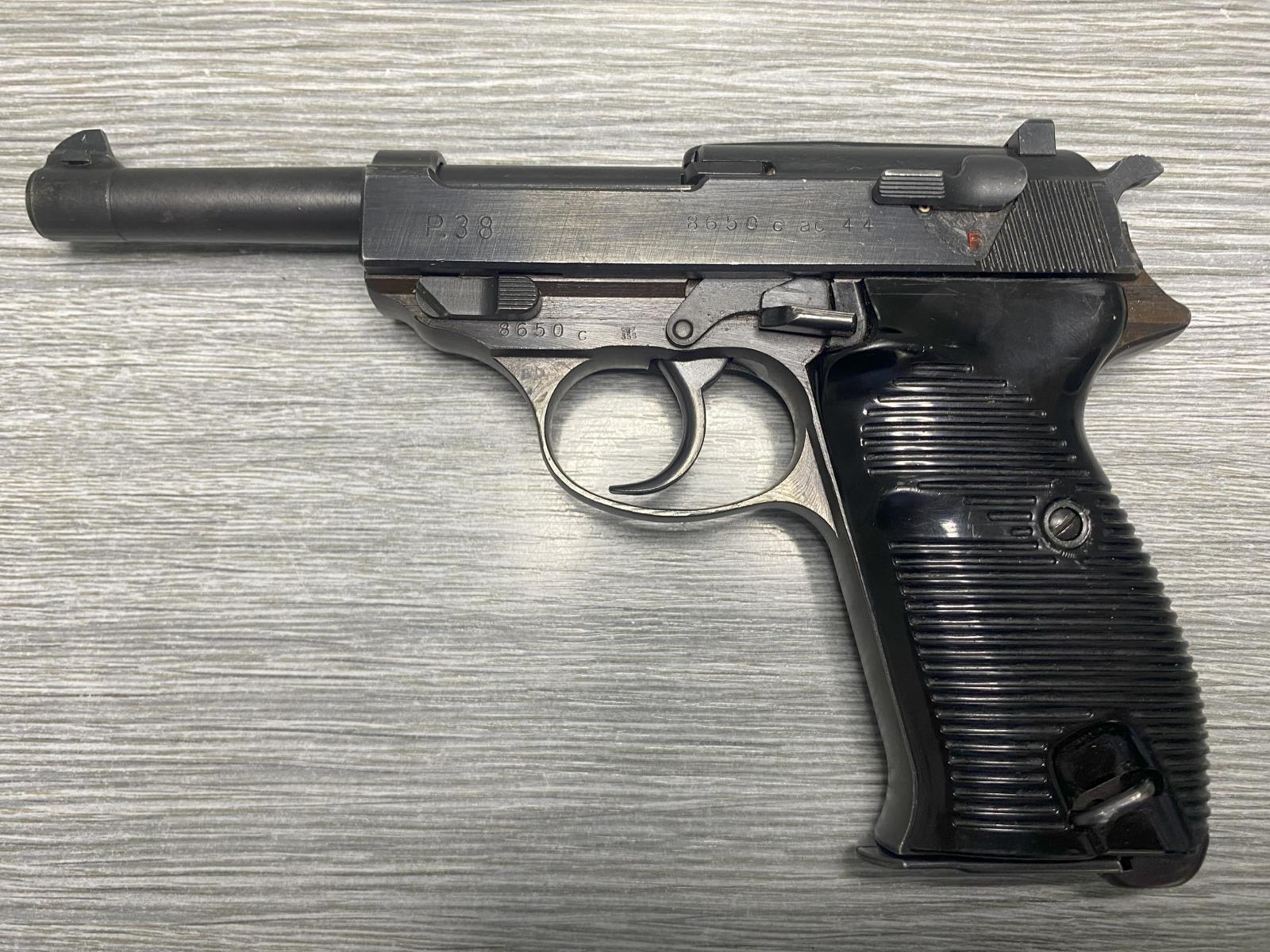 Pistole P 38 (2).jpg